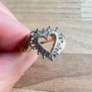 Gordon’s Jeweler Vintage Diamond heart gold ring
